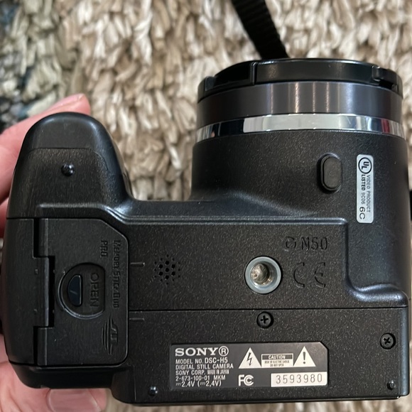 Sony camera - Picture 2 of 5